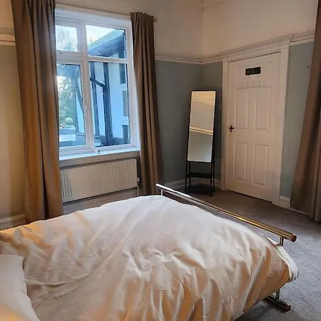 Spacious Guest Flat Near Roundhay Park Leeds  Exterior photo